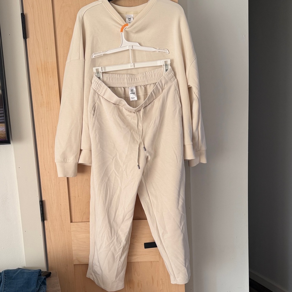 Stylish Cream Jogger Set for Women - Picture 2 of 7